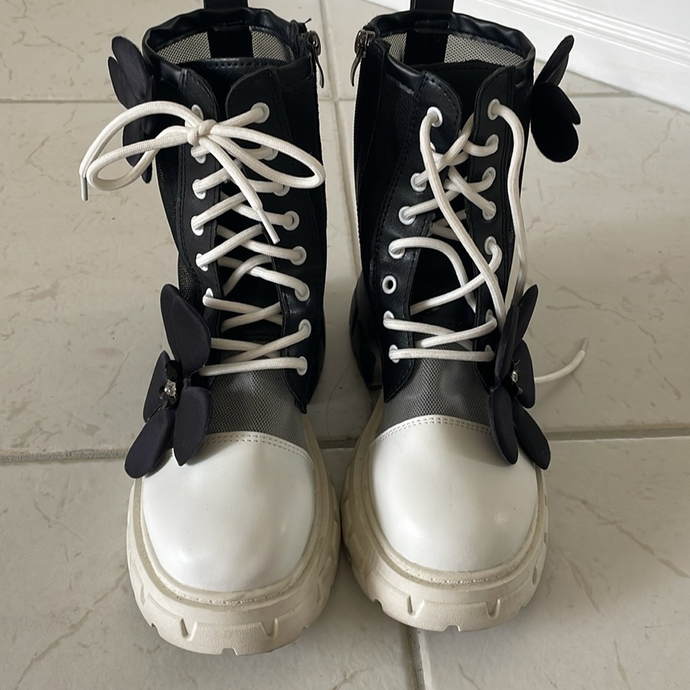 Boots - Picture 2 of 8